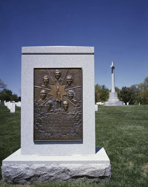 HistoricalFindings Fotó: Challenger Emlékmű,Arlington Nemzeti Temető,Virginia,VA,Amerikai,1980-2006